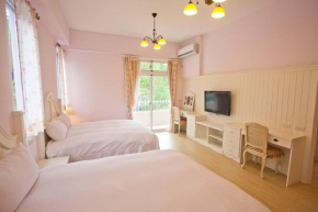 Отель Bear Meets Moose Homestay B&B  Puli Township